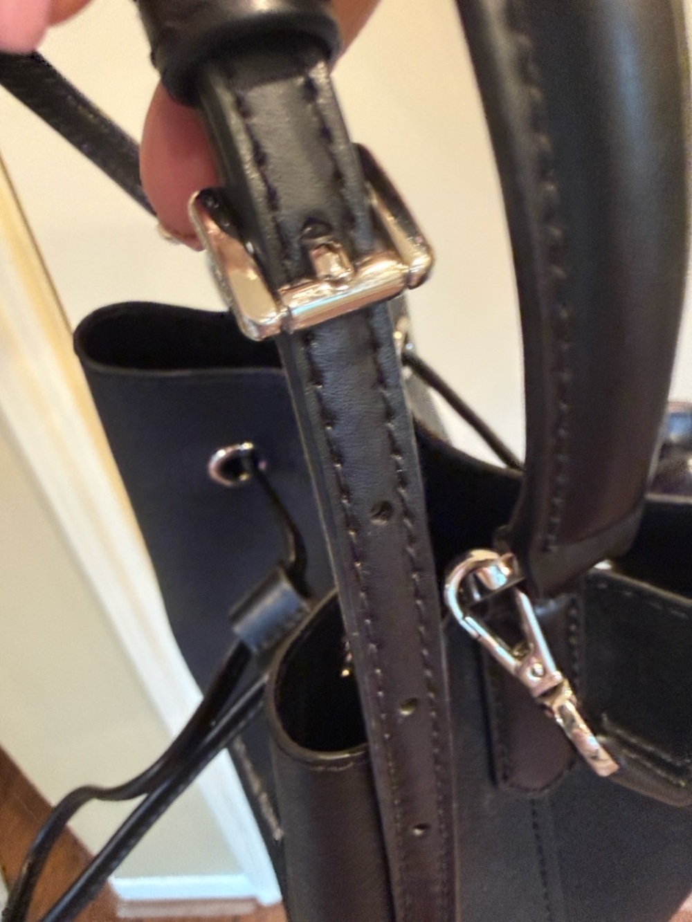 Michael Kors Suri Medium Bucket Bag Black Saffiano Leather Crossbody MK - Picture 11 of 14